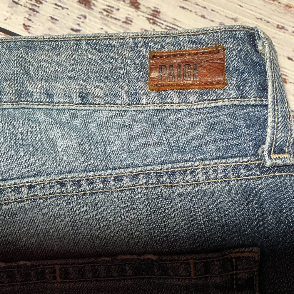 Paige Daryn denim jean shorts in the Izza Deconstructed wash. Size 30. - Picture 6 of 10